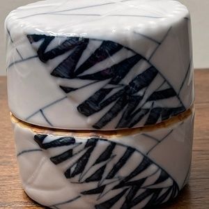 Royal Copenhagen Floreana Trinket Box w Lid 207/5575 Denmark Rare!